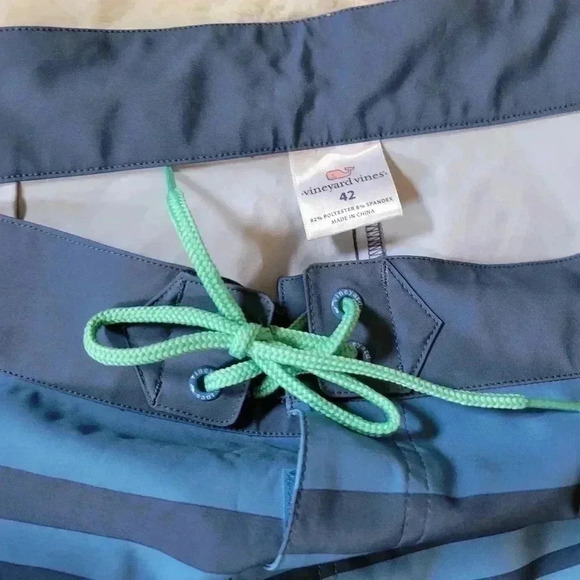 Vineyard Vines men’s swim shorts size 42 blue green Ombre stripe beach vacation - Picture 2 of 7
